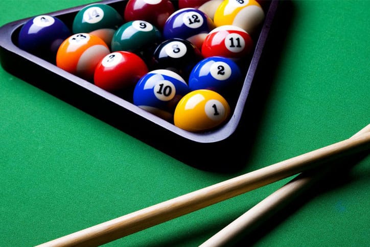 How many balls on deals a billiard table